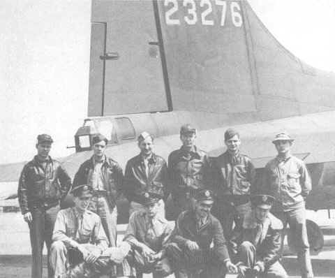 AndrewsB-17crewassembles